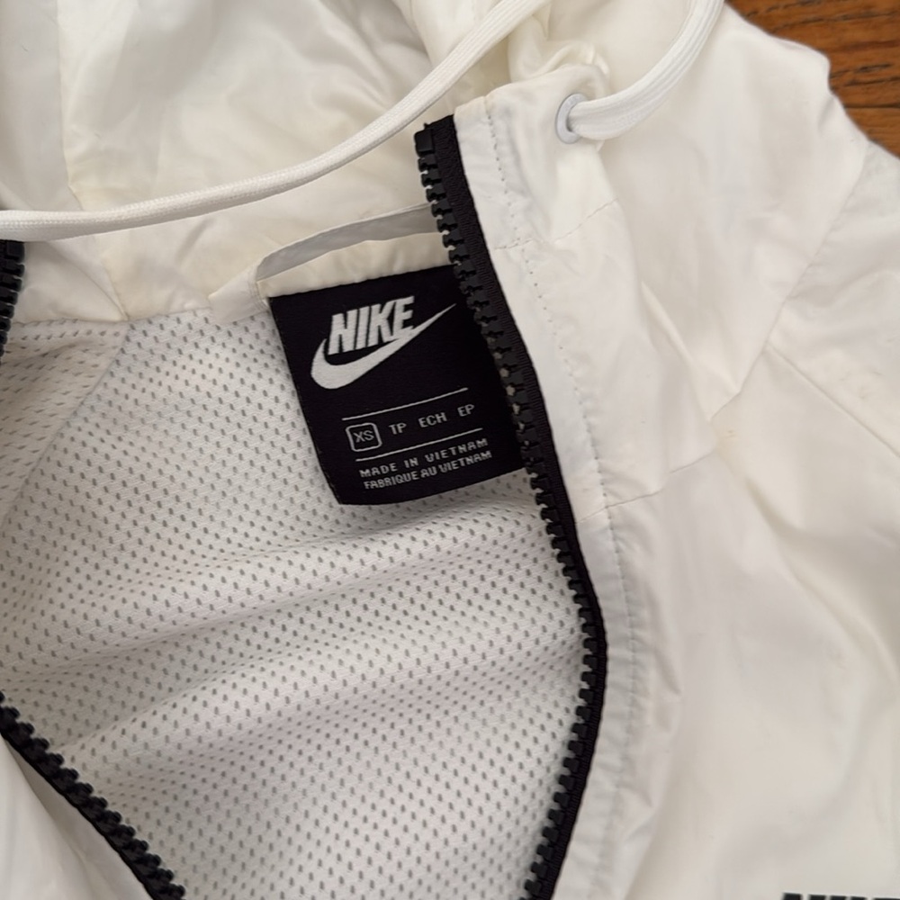 Nike jacket - Picture 3 of 3